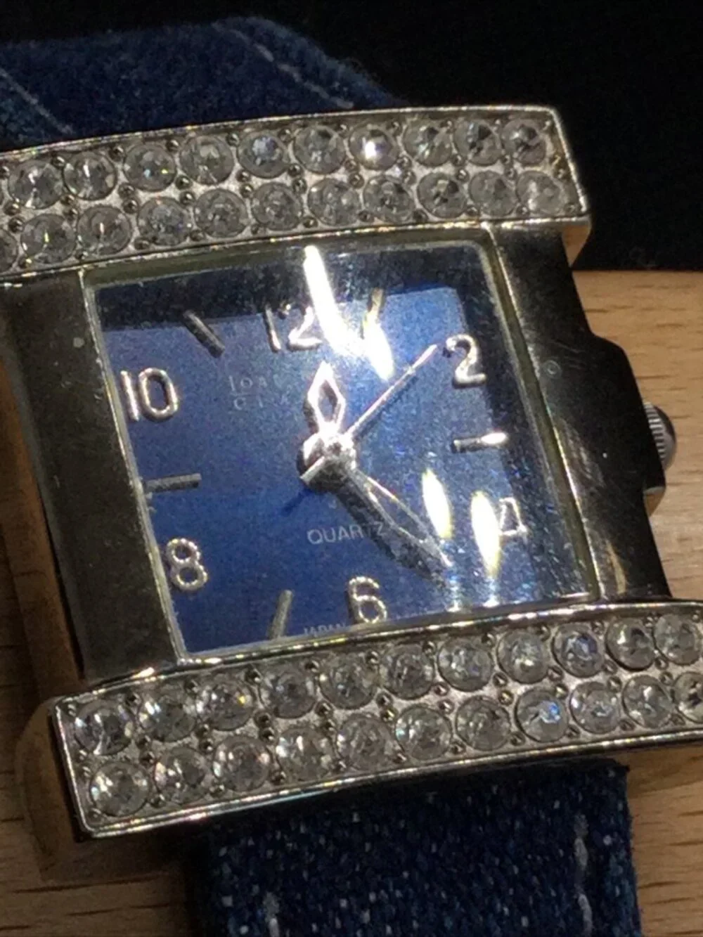 Vintage Joan Rivers Classic Ladies Watch 6.5” Blue Denim Band 23.0mm Case